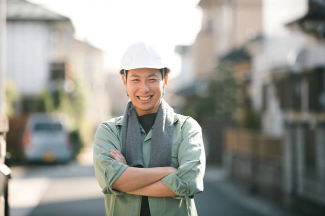建設業界で働く職人の男性